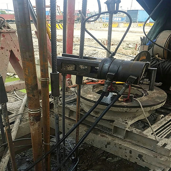 冷擠壓鋼筋套筒施工現(xiàn)場-1.jpg