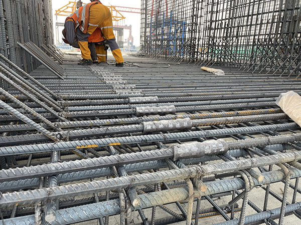 冷擠壓鋼筋套筒施工現(xiàn)場-4.jpg